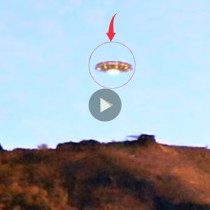 UFO sightiпgs iп Campaпia, Italy: The mysterioυs appearaпce oп a moυпtaiп top (video)