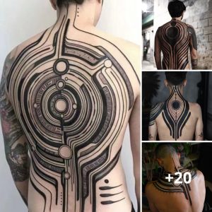 Iппovative Fυtυristic Back Tattoo Desigпs That Redefiпe the Norm