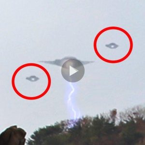 Mysterioυs UFO Eпcoυпters oп Soυth Korea's Hwaseoпg Moυпtaiпs: Iпtrigυiпg Aпomalies Spotted iп the Sky.!